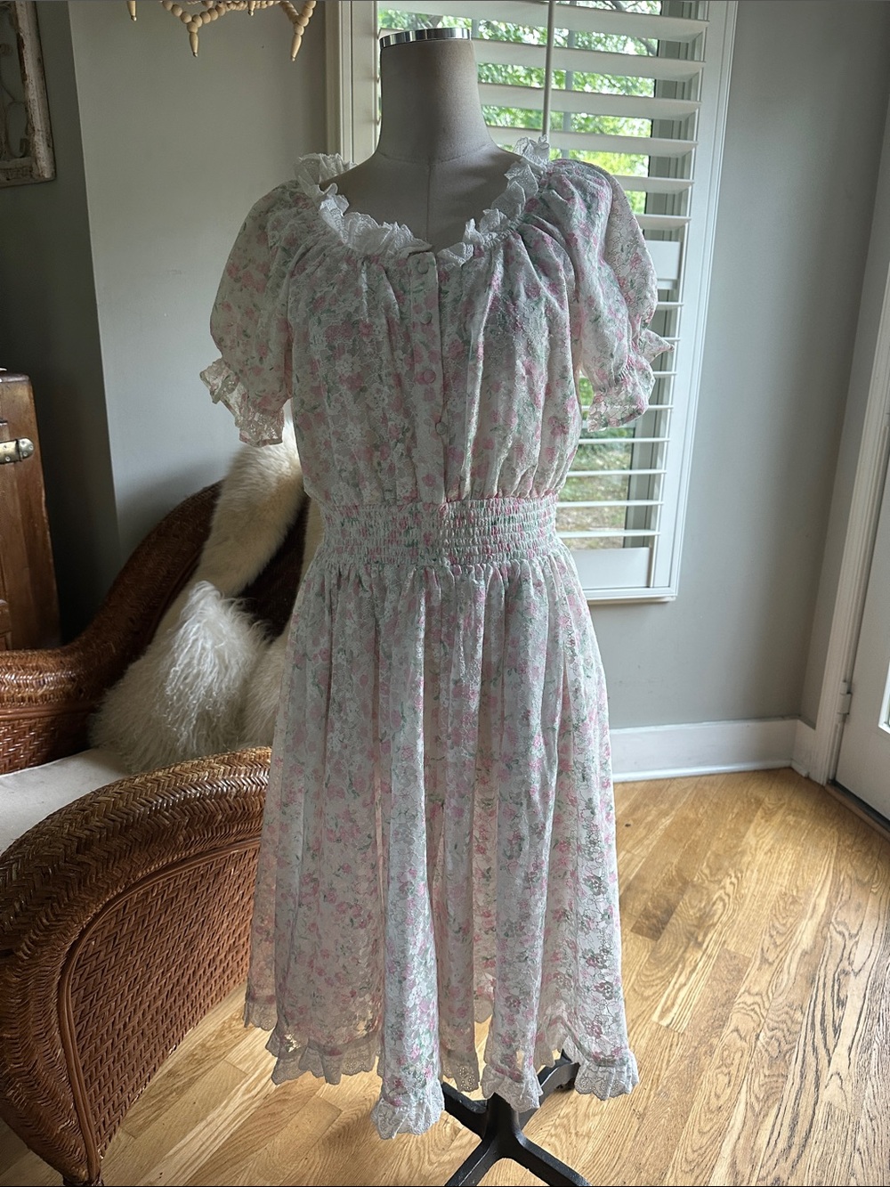 IVY CITY CO. SHORT SLEEVE FLORAL DRESS LARGE COTTAGE CORE EXCELLENT  ROMANTIC